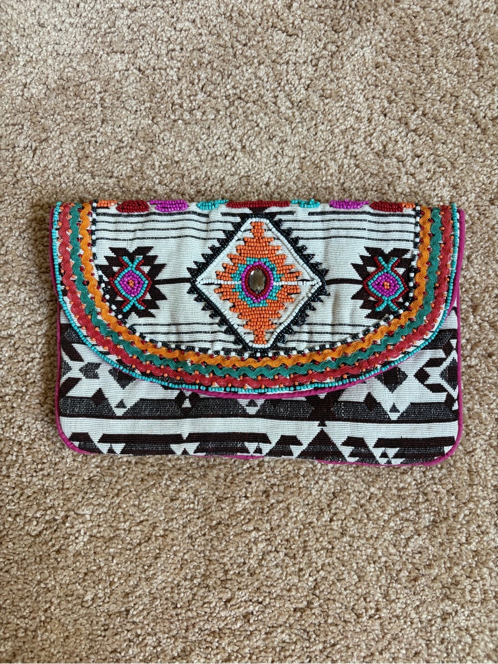 Sorpresa! Beaded Aztec Pattern Clutch